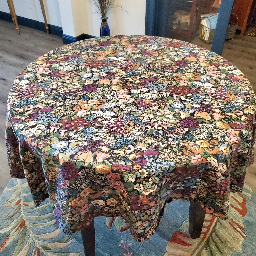 Liberty of London Round (eliptical) Tablecloth *Read L👀K Summer Fall BRIDGERTON